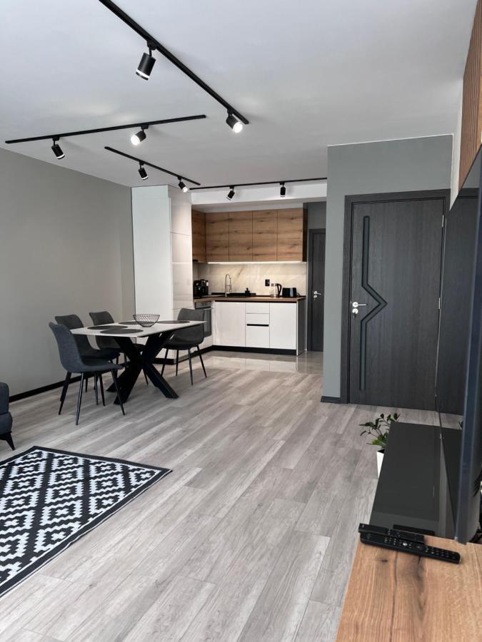 A-Brilliant, New! Spacious & Modern Apartment In Varna Whit Garage Buitenkant foto