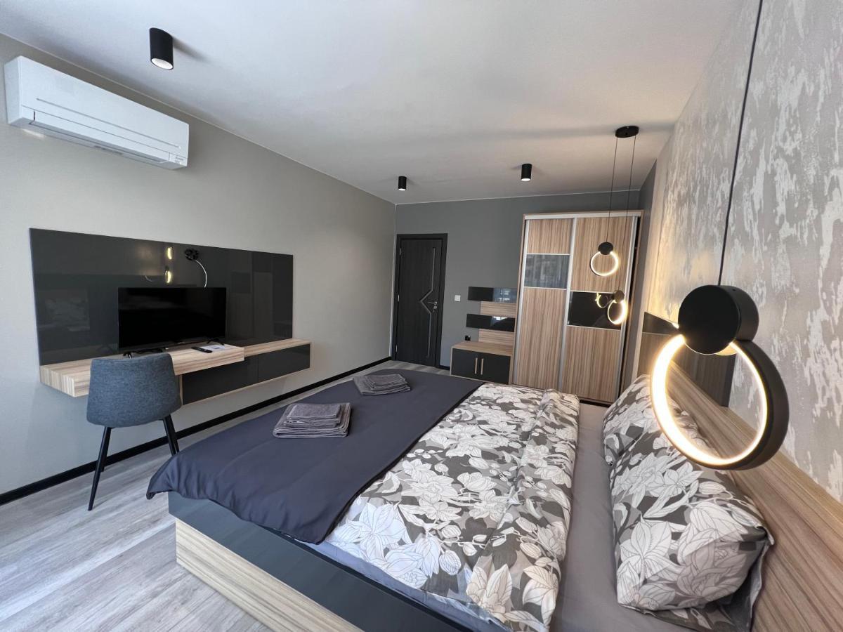 A-Brilliant, New! Spacious & Modern Apartment In Varna Whit Garage Buitenkant foto