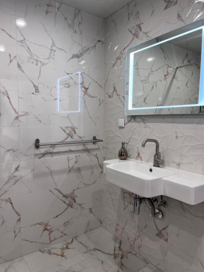 A-Brilliant, New! Spacious & Modern Apartment In Varna Whit Garage Buitenkant foto