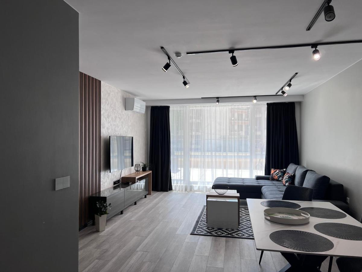 A-Brilliant, New! Spacious & Modern Apartment In Varna Whit Garage Buitenkant foto