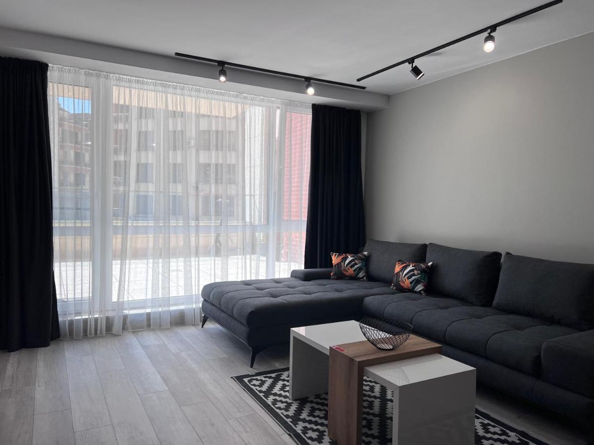 A-Brilliant, New! Spacious & Modern Apartment In Varna Whit Garage Buitenkant foto