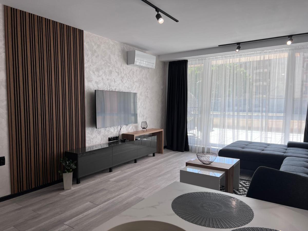 A-Brilliant, New! Spacious & Modern Apartment In Varna Whit Garage Buitenkant foto