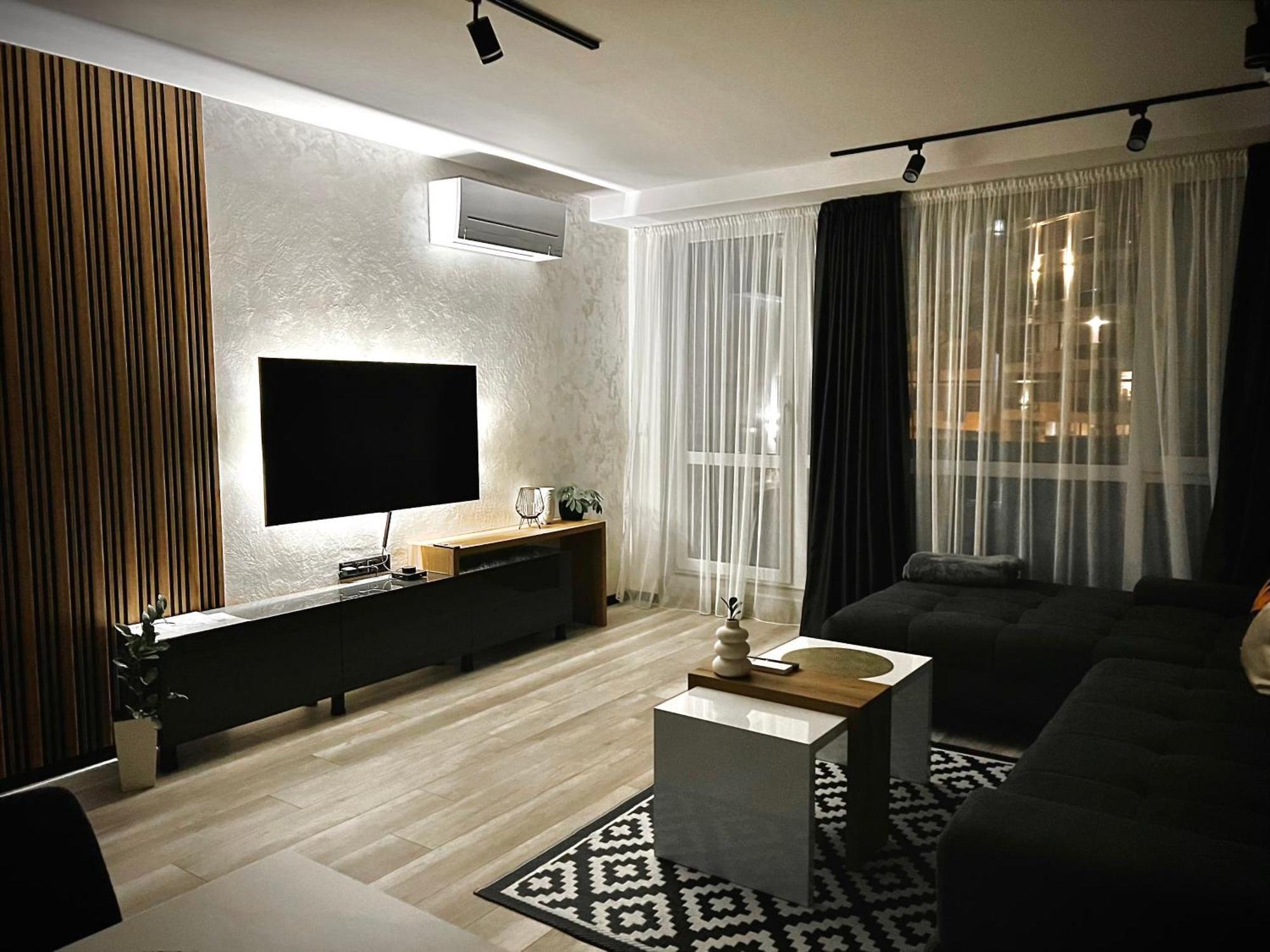 A-Brilliant, New! Spacious & Modern Apartment In Varna Whit Garage Buitenkant foto