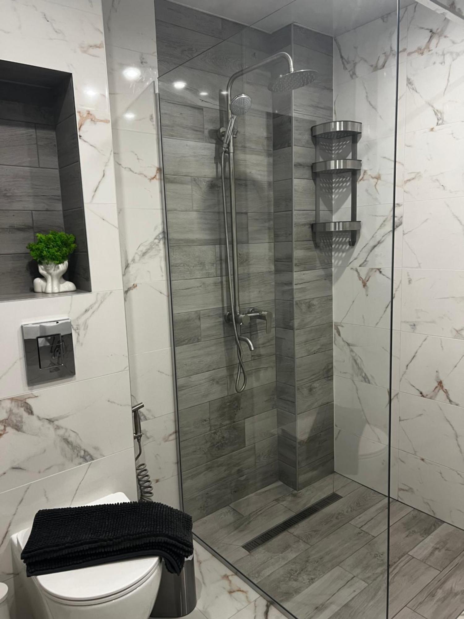 A-Brilliant, New! Spacious & Modern Apartment In Varna Whit Garage Buitenkant foto