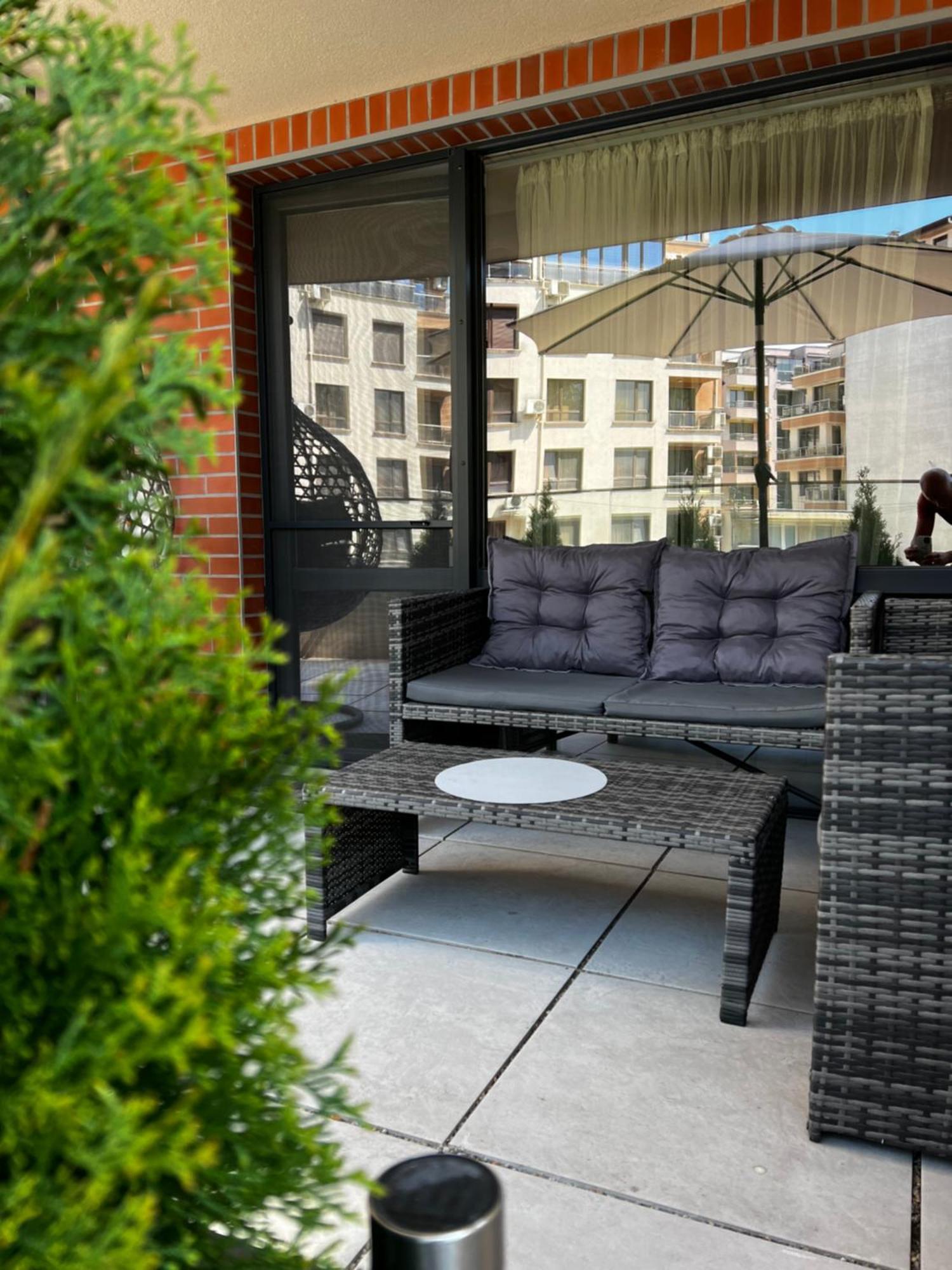 A-Brilliant, New! Spacious & Modern Apartment In Varna Whit Garage Buitenkant foto